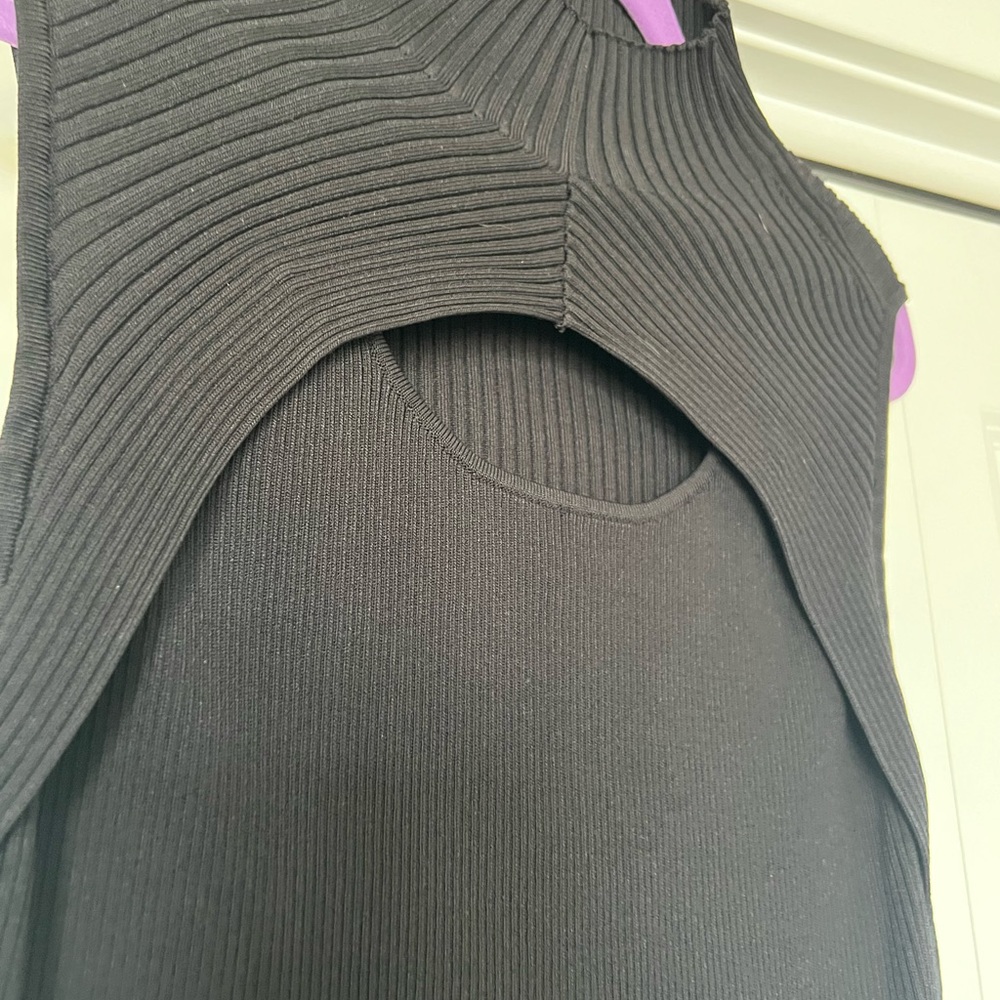 Sleeveless Ribbed Knit Top - Picture 2 of 4